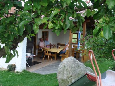 bayerwaldblick-bauernhofurlaub-bayerischer-wald-terrasse-400