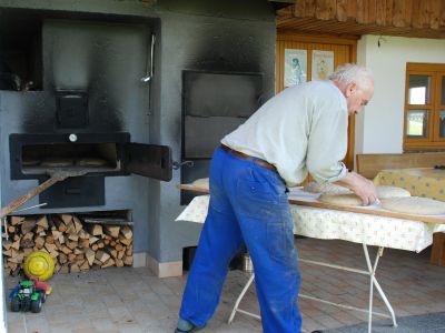 bayerwaldblick-brotbacken-bauernhofurlaub-400